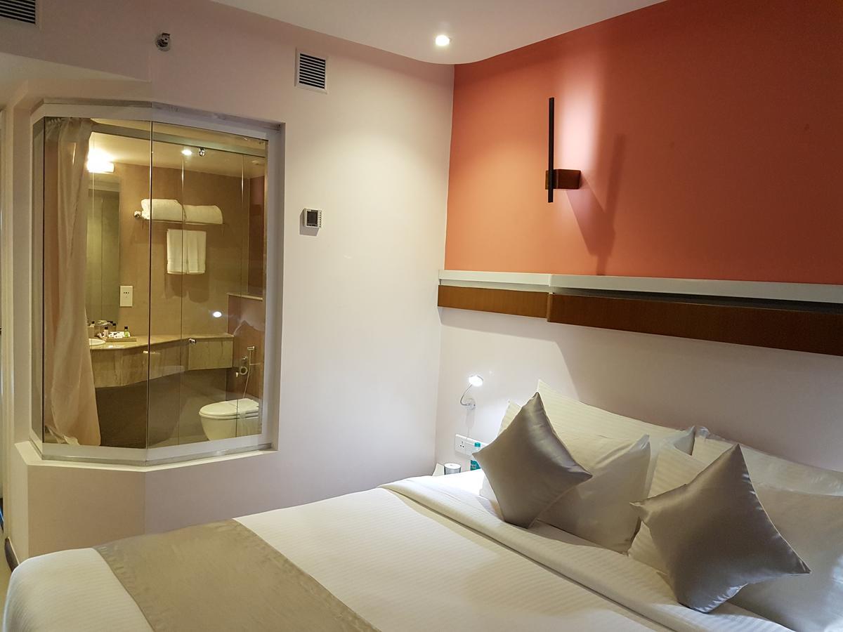 The Blooms Cochin Otel Kochi Dış mekan fotoğraf