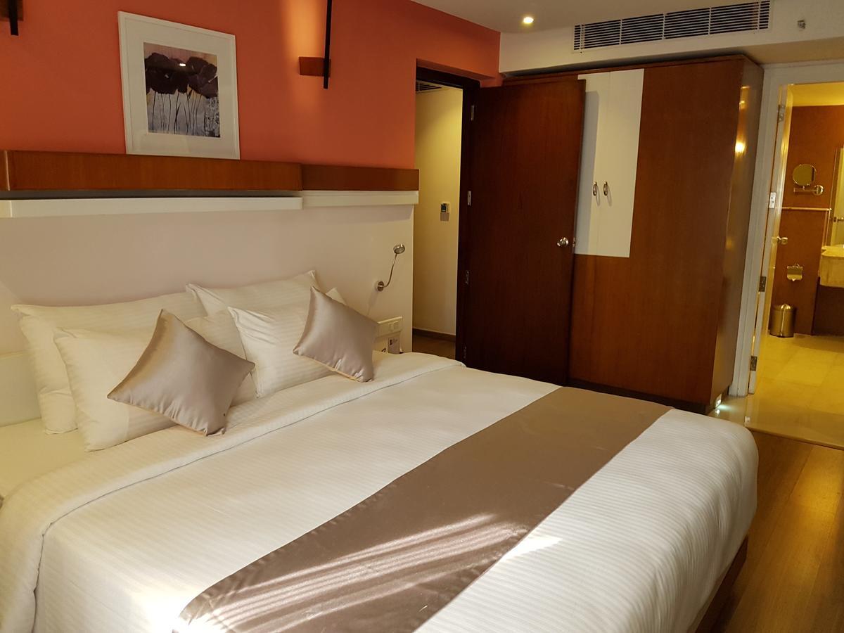 The Blooms Cochin Otel Kochi Dış mekan fotoğraf