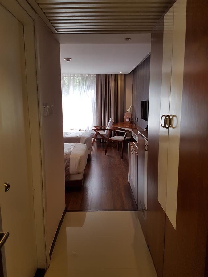 The Blooms Cochin Otel Kochi Dış mekan fotoğraf