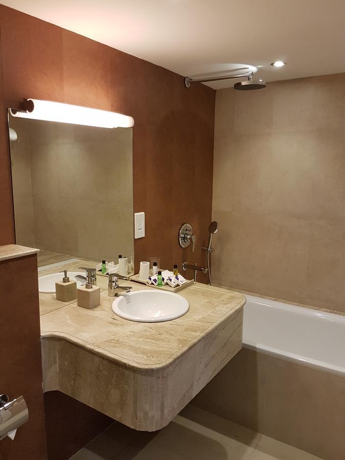The Blooms Cochin Otel Kochi Dış mekan fotoğraf