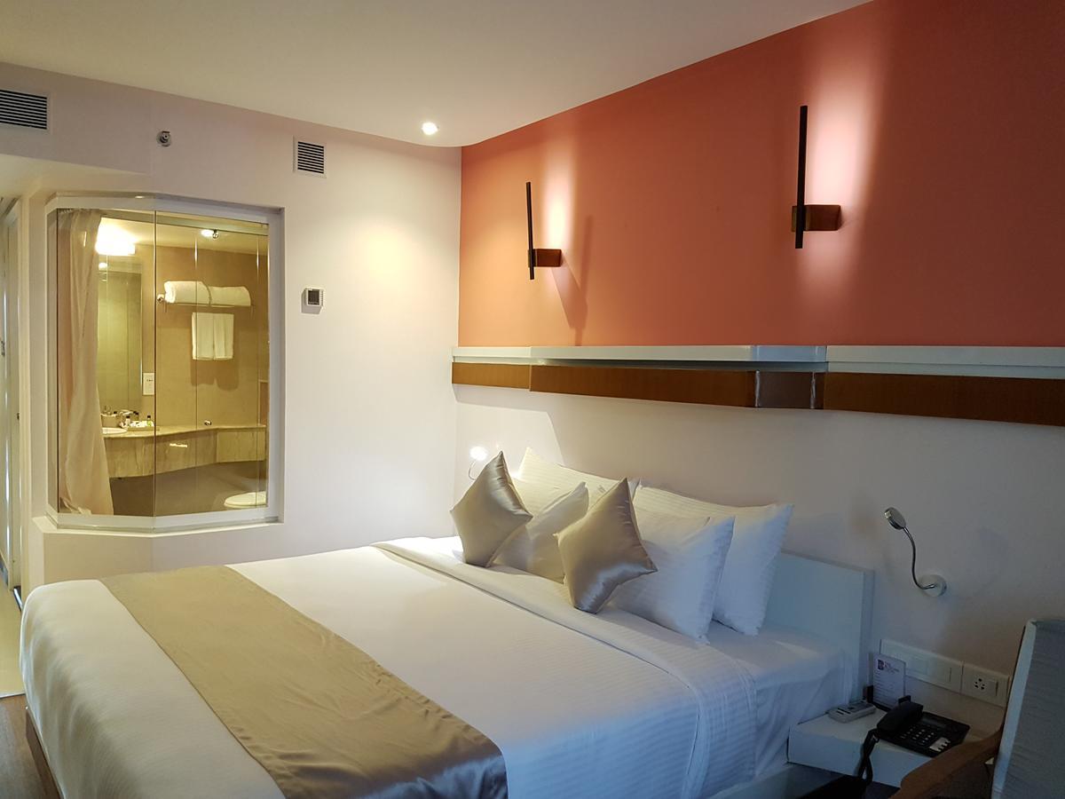 The Blooms Cochin Otel Kochi Dış mekan fotoğraf