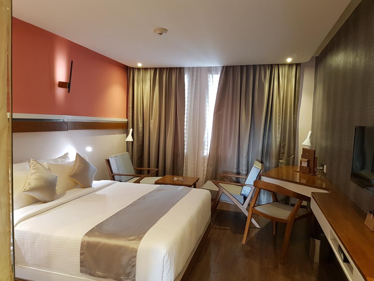 The Blooms Cochin Otel Kochi Dış mekan fotoğraf