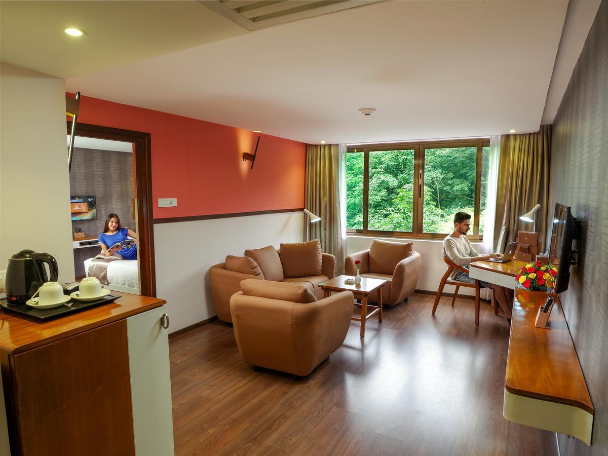 The Blooms Cochin Otel Kochi Dış mekan fotoğraf